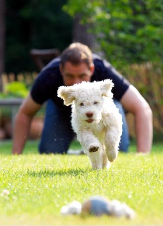 Lotte und Peter im Garten